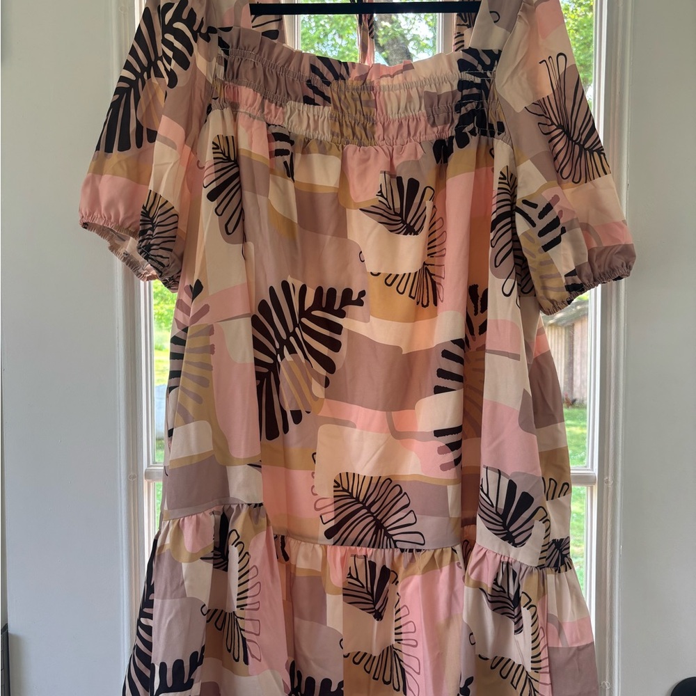 Entro 2x (20/22), flowy dress with tie back.